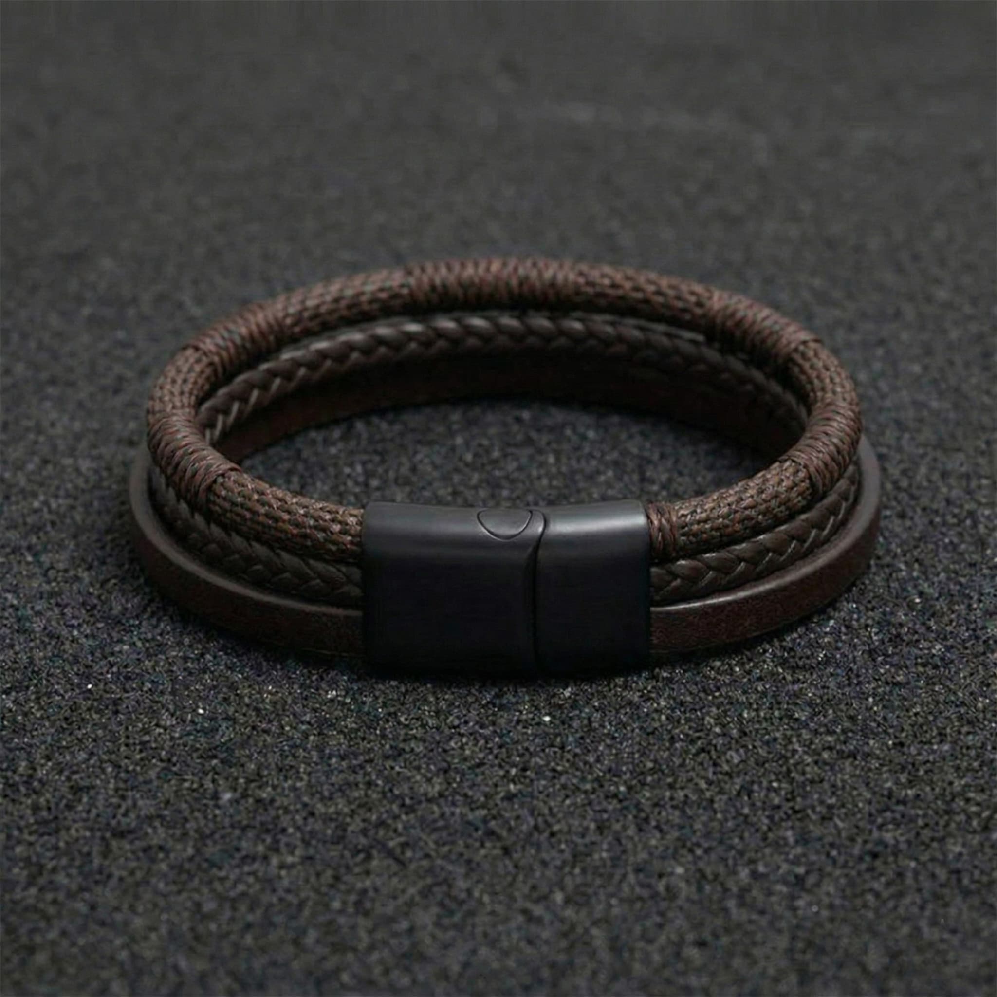 Pulsera Multicapa de Cuero y Cordón Trenzado