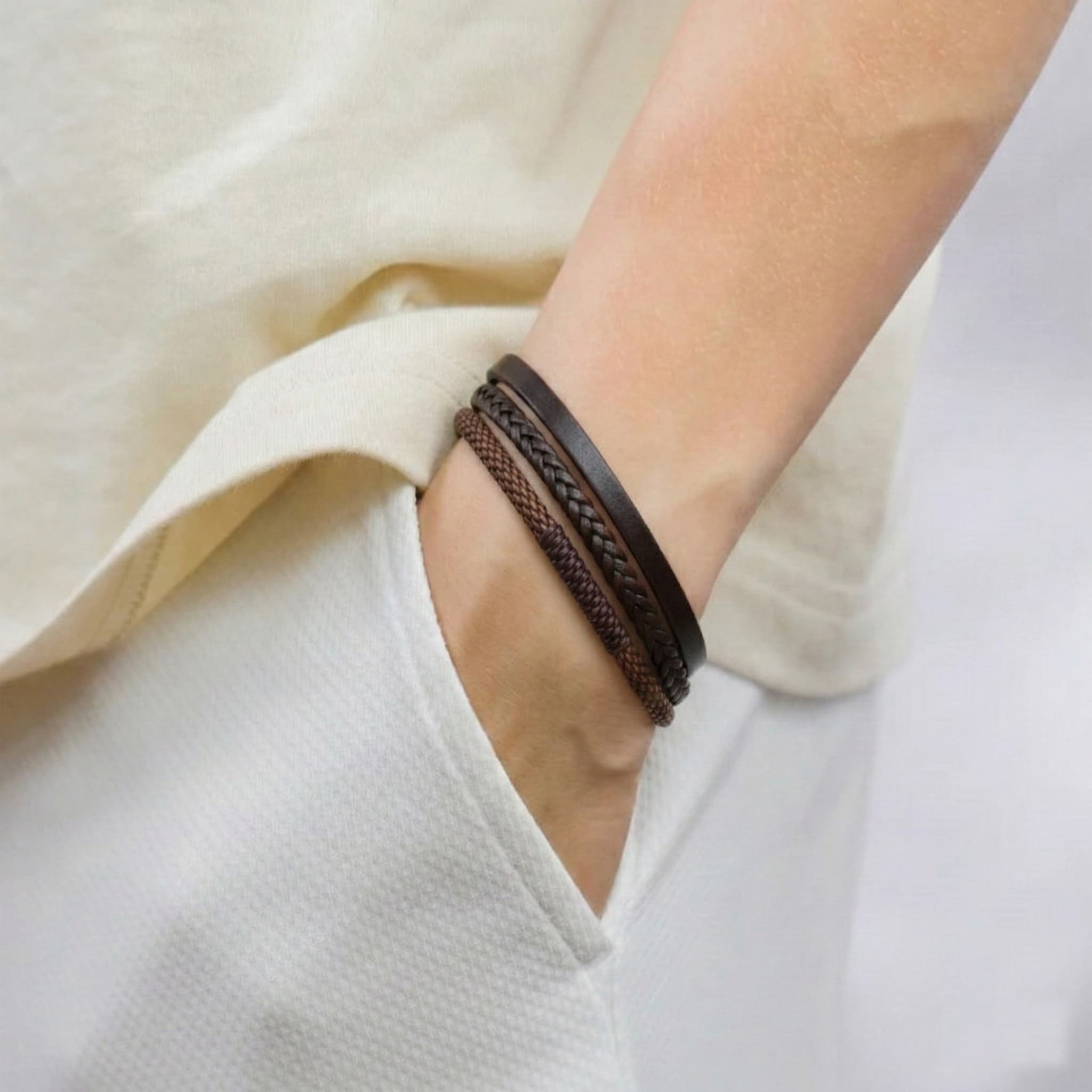 Pulsera Multicapa de Cuero y Cordón Trenzado detail 1