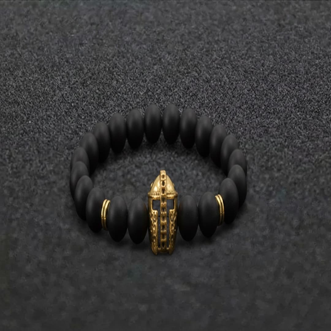   Pulsera Honor Spartano – Ónix Mate y Casco de Guerrero Dorado 
