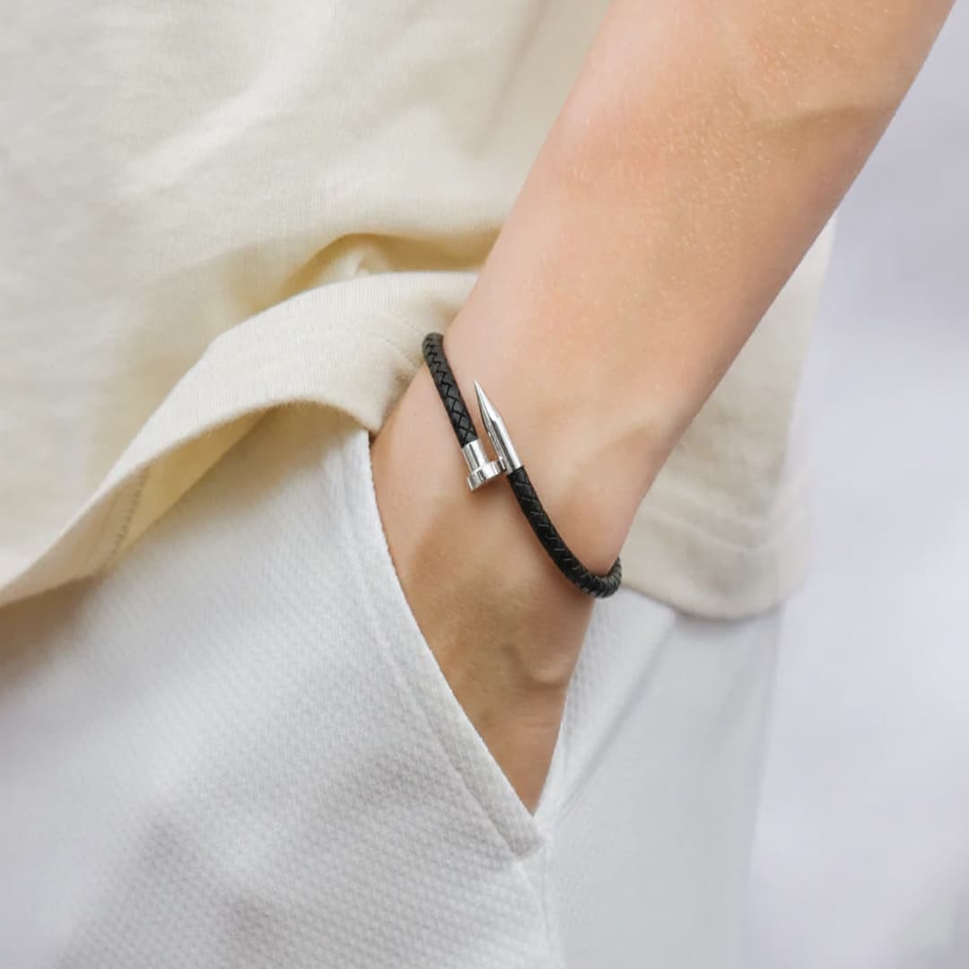 Brazalete "Clavo" – Cuero Trenzado y Acero Inoxidable detail 1